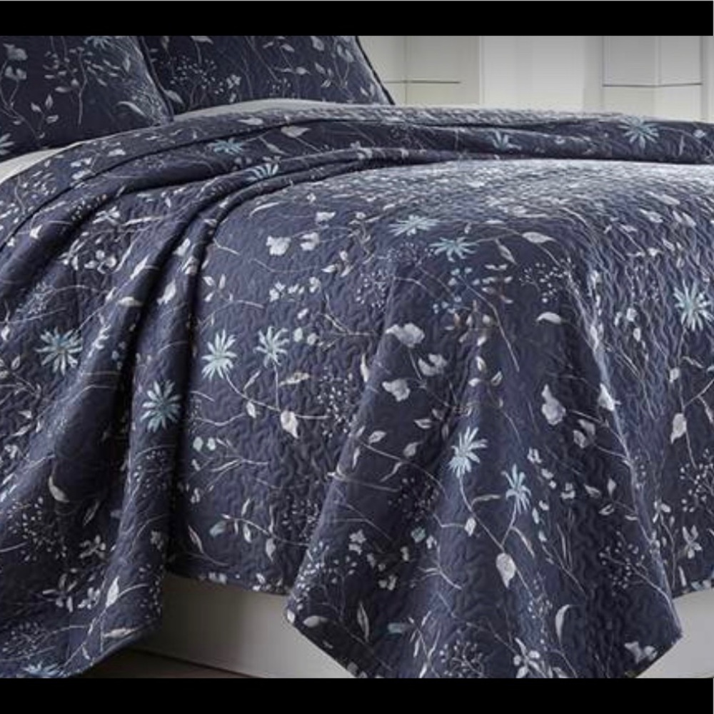 King/Cal King quilt with shams like new
